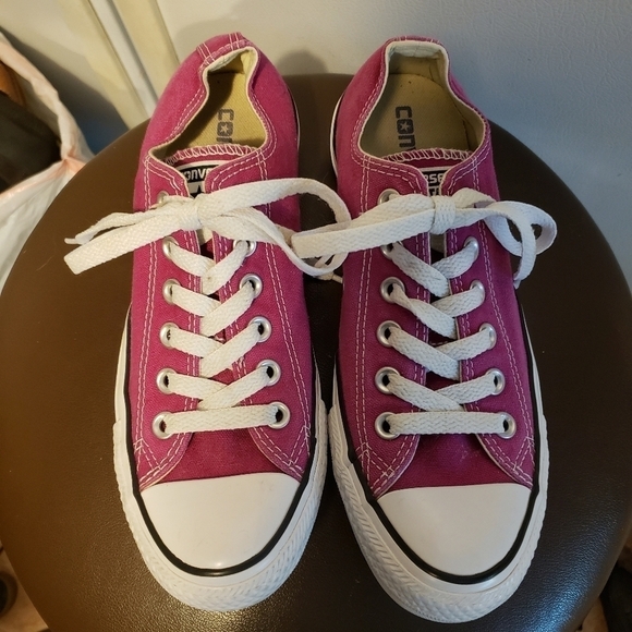 Converse Magenta Pink Sneaker Shoe Womens 7 Mens 5 Unisex Classic Cute EUC - Picture 2 of 10